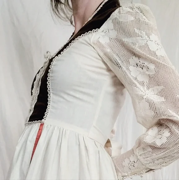 Vintage Gunne Sax Dress, 1970s authentic velvet & lace renaissance style - Picture 7 of 12